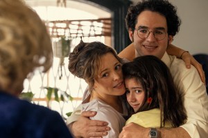 Rachel McAdams as Barbara Simon, Abby Ryder Fortson as Margaret Simon, and Benny Safdie as Herb Simon in Are You There God? It’s Me, Margaret. Photo Credit: Dana Hawley
