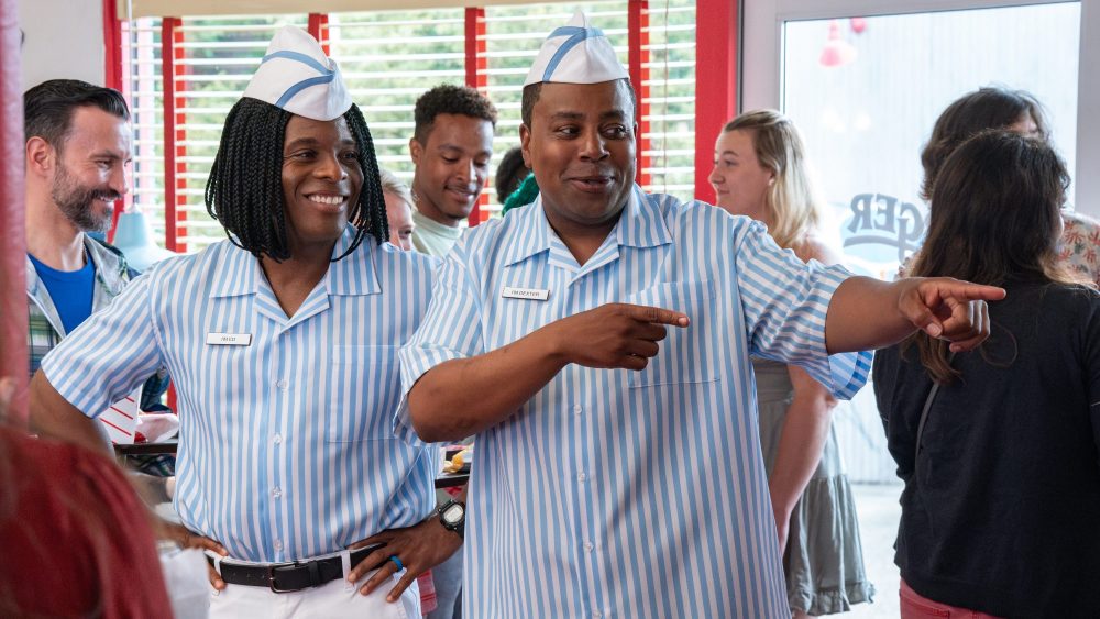 L-R: Kel Mitchell as Ed and Kenan Thompson as Dexter in Good Burger 2, streaming on Paramount+, 2023. Photo Credit: Vanessa Clifton/Nickelodeon/Paramount+.